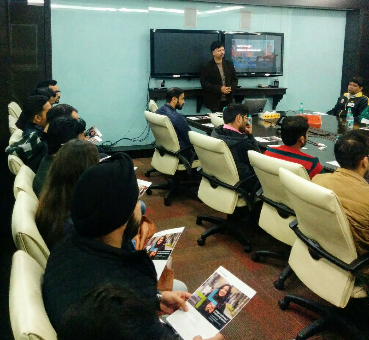 GlobalLogicJobs's tweet photo. Full house & all engaged in session with @_Nitin_Jain & team #GL #GLconnect https://t.co/6kyVhU1jzy
