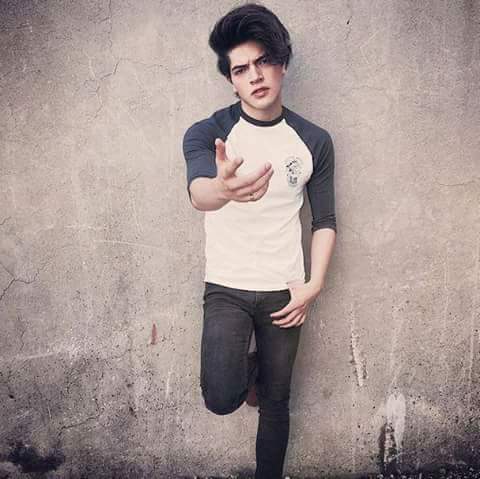 sacoder01's tweet image. #HBDFreddyCd9 te amo .😘