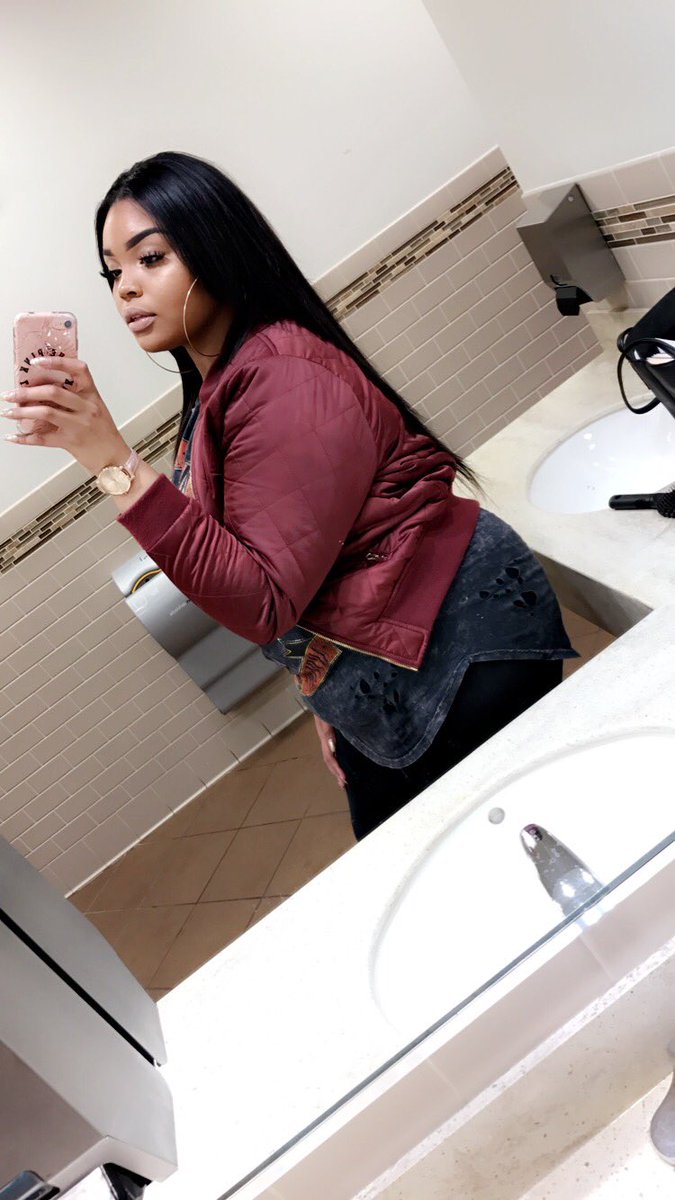 Oluhle_Motsa's tweet photo. So this girl was roasted for being thick/ fat or whatever you call us..."@_illestCee: #BigFineMagic 🙃 https://t.co/x1KA2CGUSf"