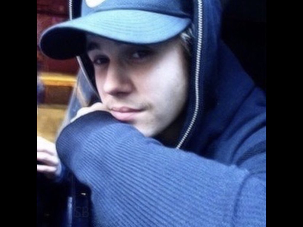 Hey my name is samantha and my fan account is @queenbelieber69 and I'm a die hard belieber love u Justin bieber