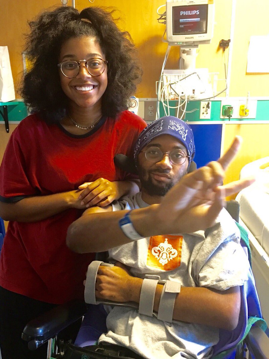 zachchad's tweet photo. This was after I got pretty much mega fucked up. I love my sister. My twin pretty much @assshhcashhh https://t.co/FG0FNDJO4a