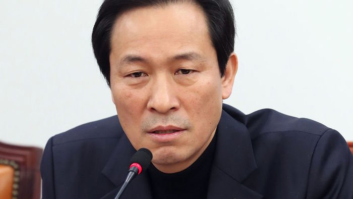 더불어민주당 우상호 원내대표는 20일 KBS가 문재인 전 대표의 문화예술계 지지조직인 더불어포럼 공동대표 황교익(맛 칼럼니스트) 씨의 출연을 정지한 것과 관련, 관련 상임위에서 진상을 규명하겠다고 밝혔습니다. news.sbs.co.kr/news/endPage.d…