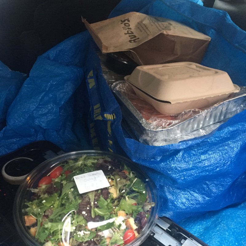 replateyourmeal's tweet photo. Rain or shine @Twitch @NerdWallet @circleci @databricks @Opendoor @Vungle @Lever and our heroes are #replating hot food for our community. https://t.co/8p2r37hiKY