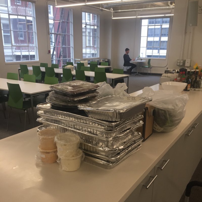 replateyourmeal's tweet photo. Rain or shine @Twitch @NerdWallet @circleci @databricks @Opendoor @Vungle @Lever and our heroes are #replating hot food for our community. https://t.co/8p2r37hiKY
