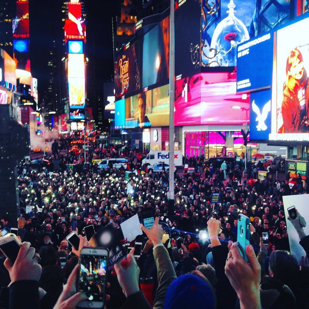 LorinLatarro's tweet image. Be a light. #ghostlightproject