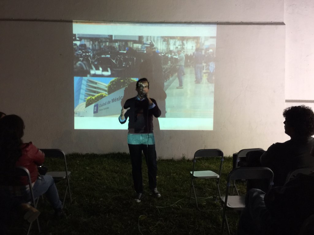 ecommercecomm's tweet photo. En nuestro primer Meetup del año hablando de la perspectiva económica del 2017 con #salvatoremtz en #hackergarage https://t.co/F0jqp6QxCz