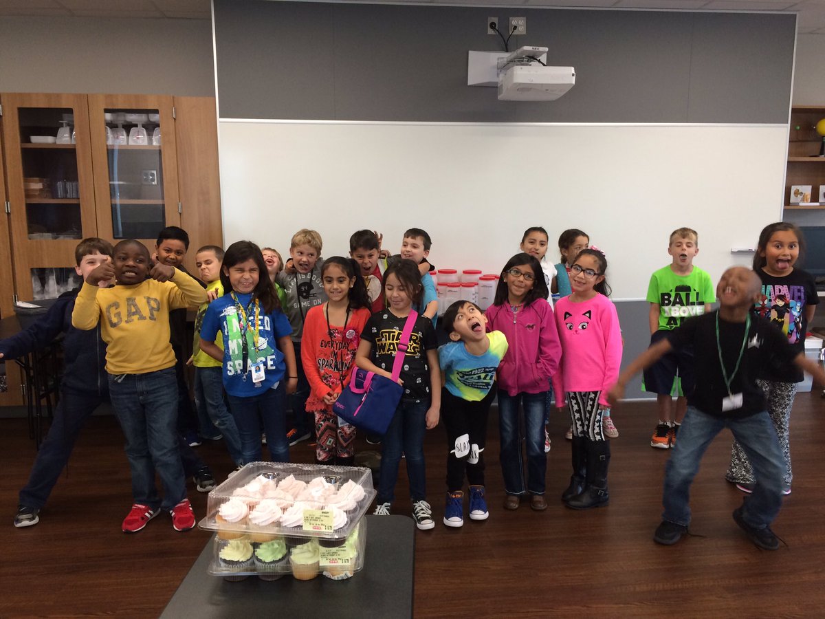 ZSabzaali's tweet photo. Happy 1/2 B-Day sweet Audrina! What a hit it was with the yummy cupcakes - hope your day was as special as you are! #cbe2nd #bethkelegacy https://t.co/ezp4OVoJM4