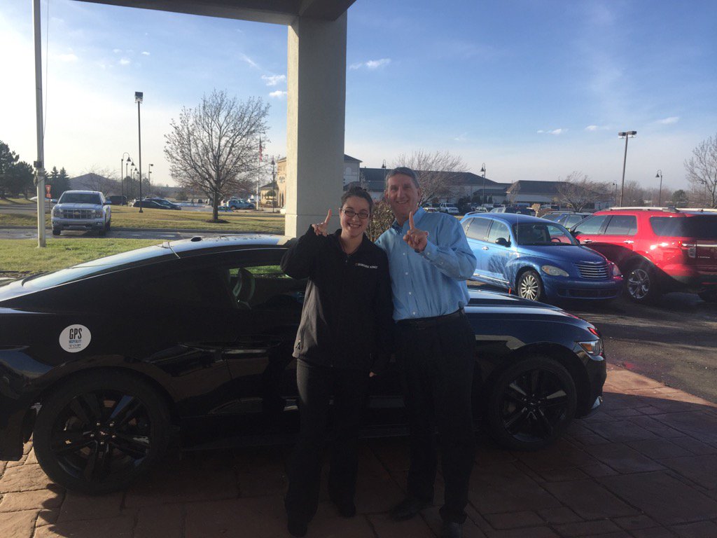 BKwoody62's tweet photo. Best part of my job giving the keys to a Top Right Manager who earns it! #Gpsproud #Gpsteam https://t.co/pic9vQOGPJ