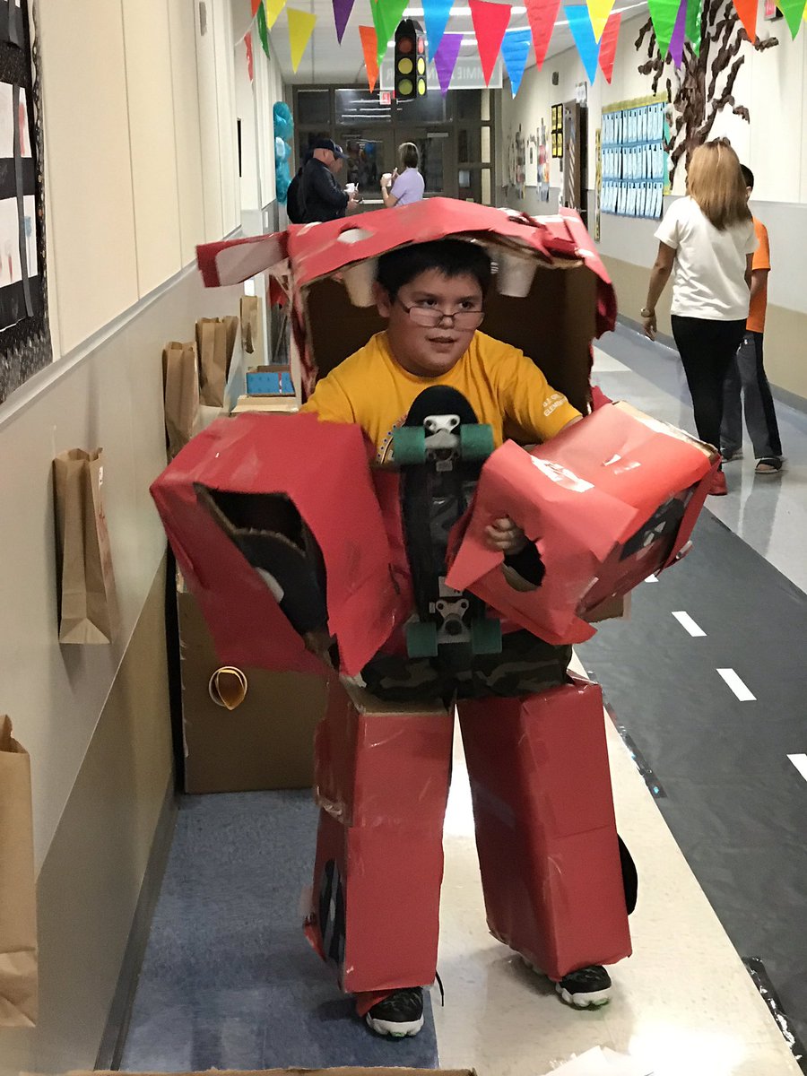 JenyferDove's tweet photo. @bbowenes #bbospeedway , curriculum night and transformers. Who could ask for more? https://t.co/RZBOYW2HuW