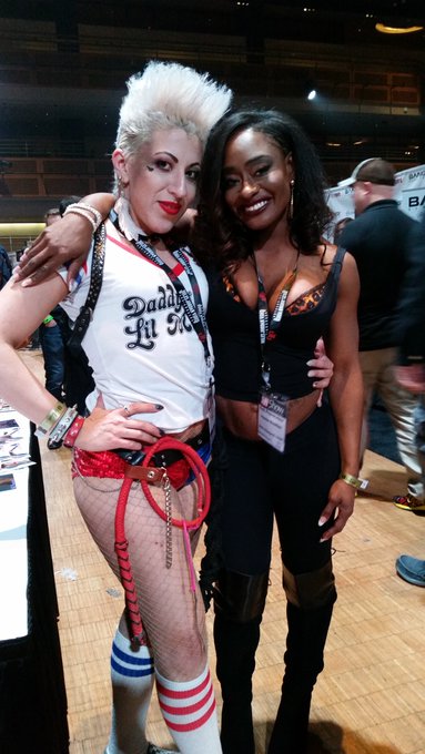 Got to meet this gorgeous lady @Kelliprovocate today at @avnexpo #FBB want to me love to her https://t<a class="tags" href="/tag/kelliprovocate">@kelliprovocate</a><a href="/tag/fbb"class="tags"><span>#fbb</span></a>