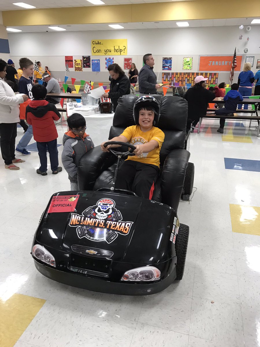 JenyferDove's tweet photo. @bbowenes #bbospeedway curriculum night-2017 https://t.co/k7YAxqz77H