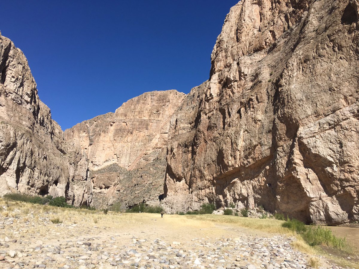 MrPuffMDragon's tweet photo. It's easy to travel to other countries with "alas" (that's Spanish for wings)! @BigBendNPS https://t.co/9xGYrsStvP