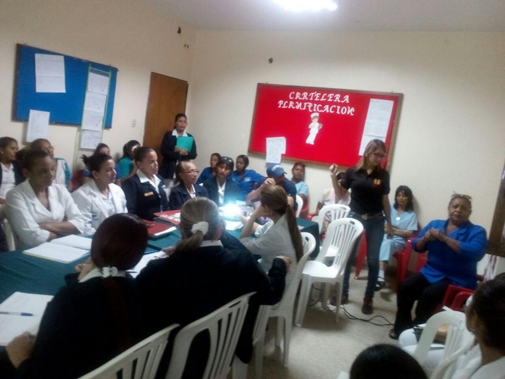 defensoria_Fal's tweet photo. @TarekWiliamSaab Charla sobre la No Discriminación ni Segregación d l@s enferm@s con HIV/SIDA en hospital Vangriekem https://t.co/npLqBHVy3y