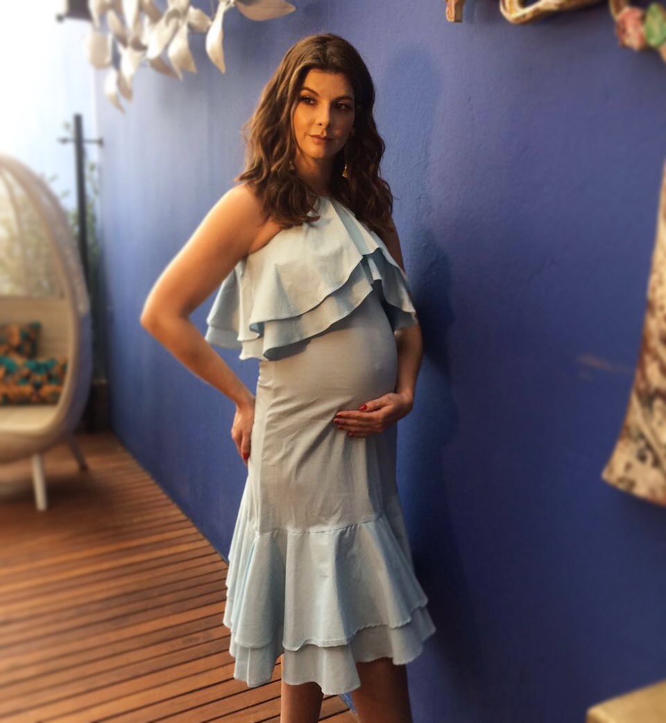 MundoHossH's tweet photo. Espectacular Carolina Cruz @carocruzosorio al estilo #HossH en la nueva edición de @LaRevistaVEA 💙 https://t.co/xLiPQAgOcF