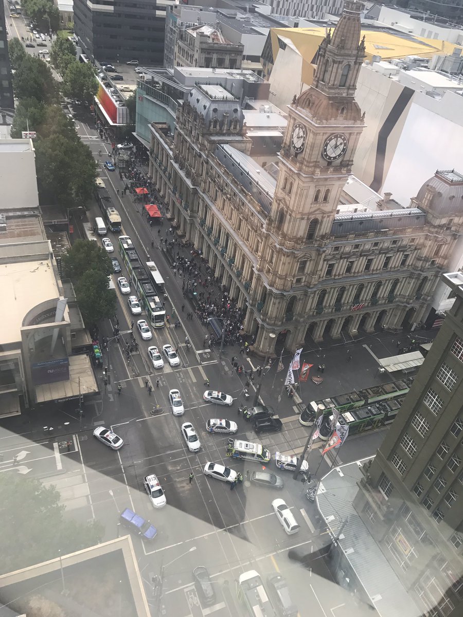 jessy_louu's tweet photo. Police everywhere. Scary scenes in #bourkestreet #melbourne https://t.co/C27BmxOvw1