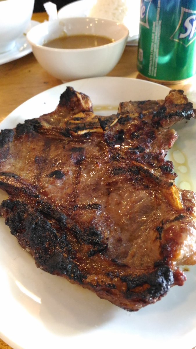 rocketeer_MAX's tweet photo. Ang sarap sana. E may ipis na biglang lumabas sa steak. Anak ng fotang #snackaroo to... 😤 https://t.co/gHLzbLrr7c