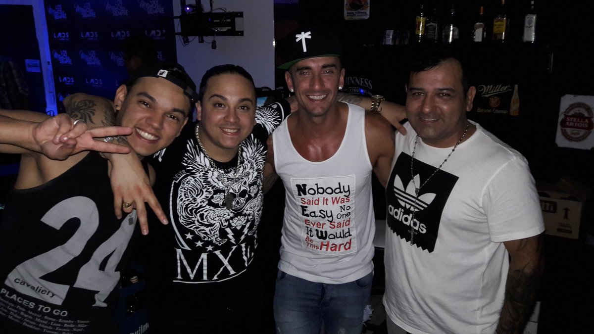 WalterEncinaa's tweet photo. @sebamendozaok MUY FELIZ CUMPLE AMIGO, QUE SE TE CUMPLAN TODOS TUS DESEOS TE MERECES LO MEJOR FELIZ DE TENERTE COMO AMIGO 🎉🎊🎊🎁🎂 https://t.co/3bFqbhQ0EQ