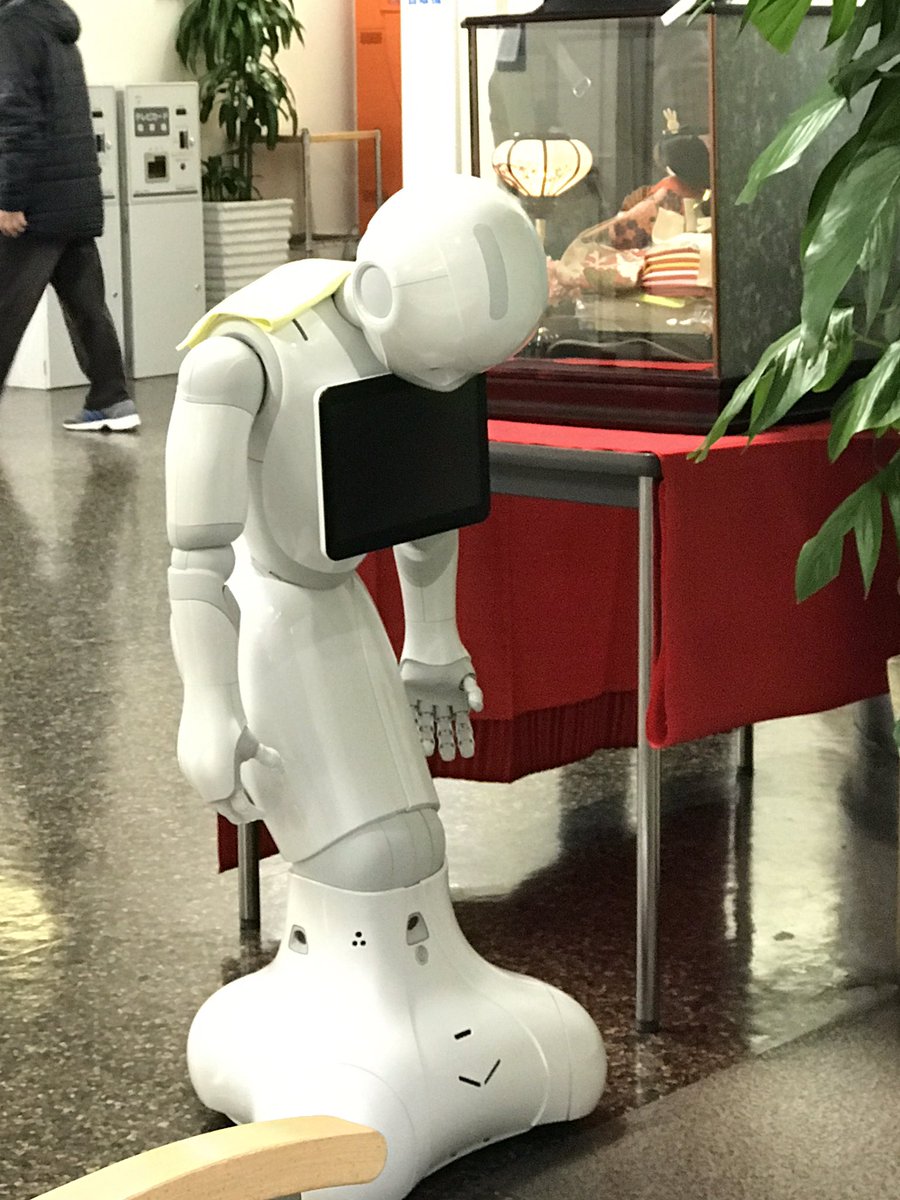 めぐる در توییتر 総合受付のpepperくん 項垂れているように見える ﾟdﾟ