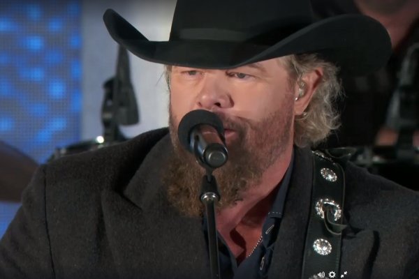 thebootdotcom's tweet photo. .@TobyKeithMusic gave the #InaugurationDay Welcome Celebration crowd his most patriotic hits: https://t.co/ft6xXUzpDT https://t.co/wnovgQYza4