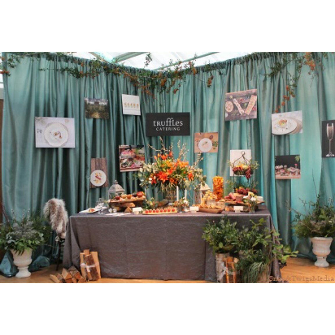 DecorVictoria's tweet photo. #trufflescatering Booth at the @modbrideshow Decor: @DecorVictoria Florals: @FLEURtaciousLM #modbrideshow2017 https://t.co/U2WWXnnnK9