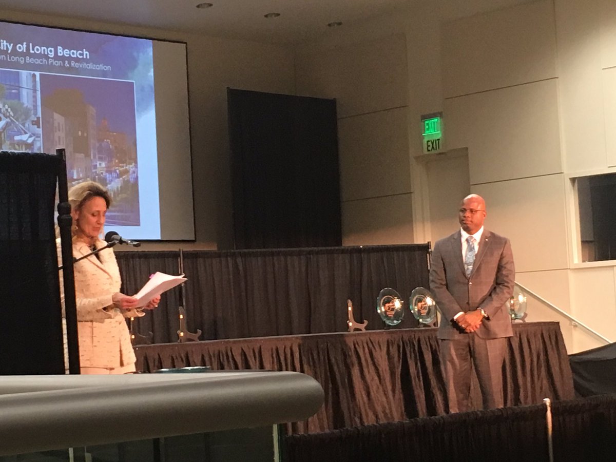 Alice_Kessler's tweet photo. #DBHK client @LongBeachCity receives Governor's Environmental &amp; Economic Leadership Award accepted by @alaustinclt. Congrats! https://t.co/bzYptQUg6m