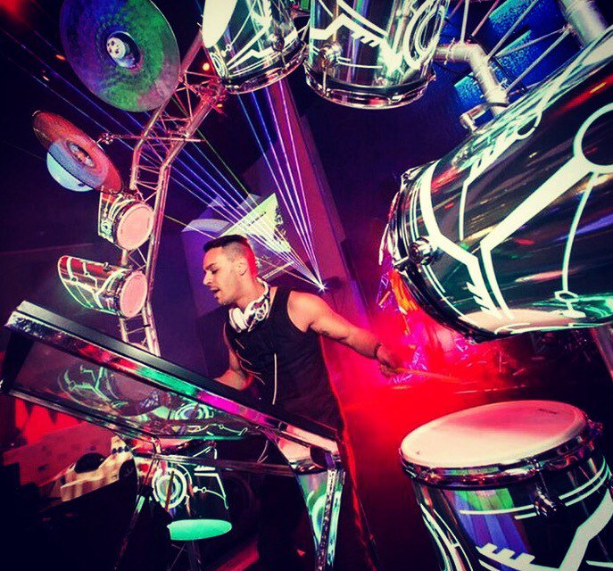 DrumMachineDJ's tweet photo. EDM Drum DJ #drummachine #edmdrummer #leddrums #leddrummer #TheSpecialEvent #TSE2017 #EDM #drummer #dj #djdrummer https://t.co/9ZcdZmbWpE