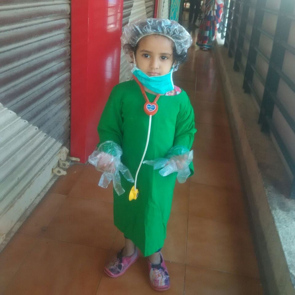 s_sonu007's tweet photo. #CuteDoctor #Doctor #Surgeon #Lifeline #Muhaa #Saani https://t.co/rKudN18EFU