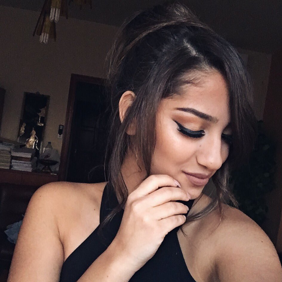 MabelleMag's tweet photo. Hii guyss ..I misss all My fanns 
I'm back withh the fire photo of Our queen #MabelleChedid
@MabelleChedid11 https://t.co/kaRpXdSozX