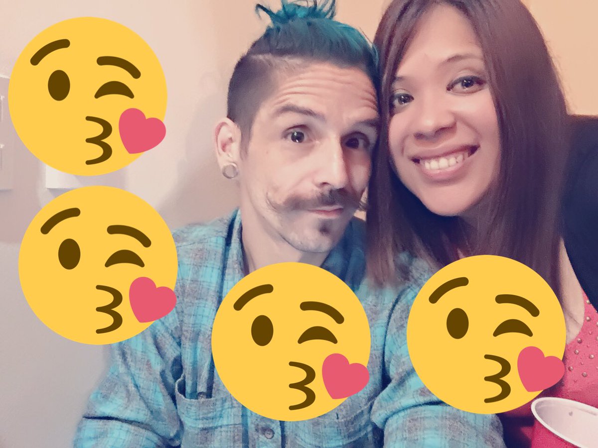Mariellitas's tweet photo. #SiReneSupiera Que Me Muero Por Darle Un Beso, Que Digo Uno Mil Besos 😘 #MiPapaxito😘 #BesameYa https://t.co/bEY4txWxsU