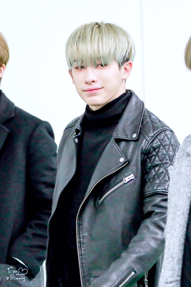[ Pre ]170120 하네다 입국 💓 원호
#몬스타엑스  #MONSTA_X #WONHO 
@OfficialMonstaX