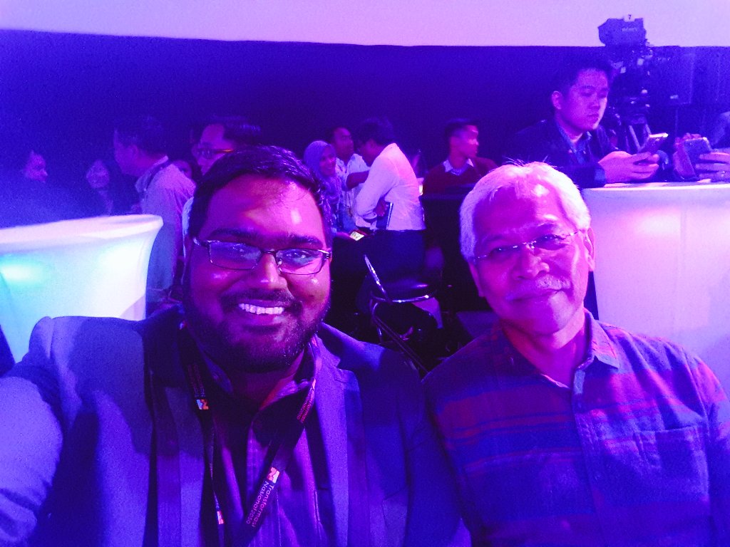 sivagnesan's tweet photo. With coolest minister @idrisjusoh. Tq YB for your continues support on empower ecer program. #empowerecerBESUT https://t.co/3BCxDgYXmB