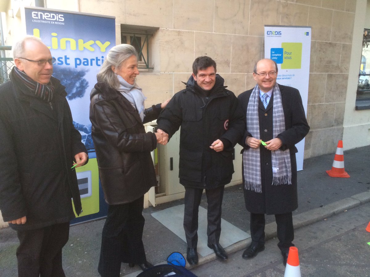 Merci <a href="/benoistapparu/">Benoist Apparu</a> pour l'inauguration du 1er compteur linky à @VilledeChalons avec @YvesDetraigne #TransitionEnergetique <a href="/enedis/">Enedis</a>