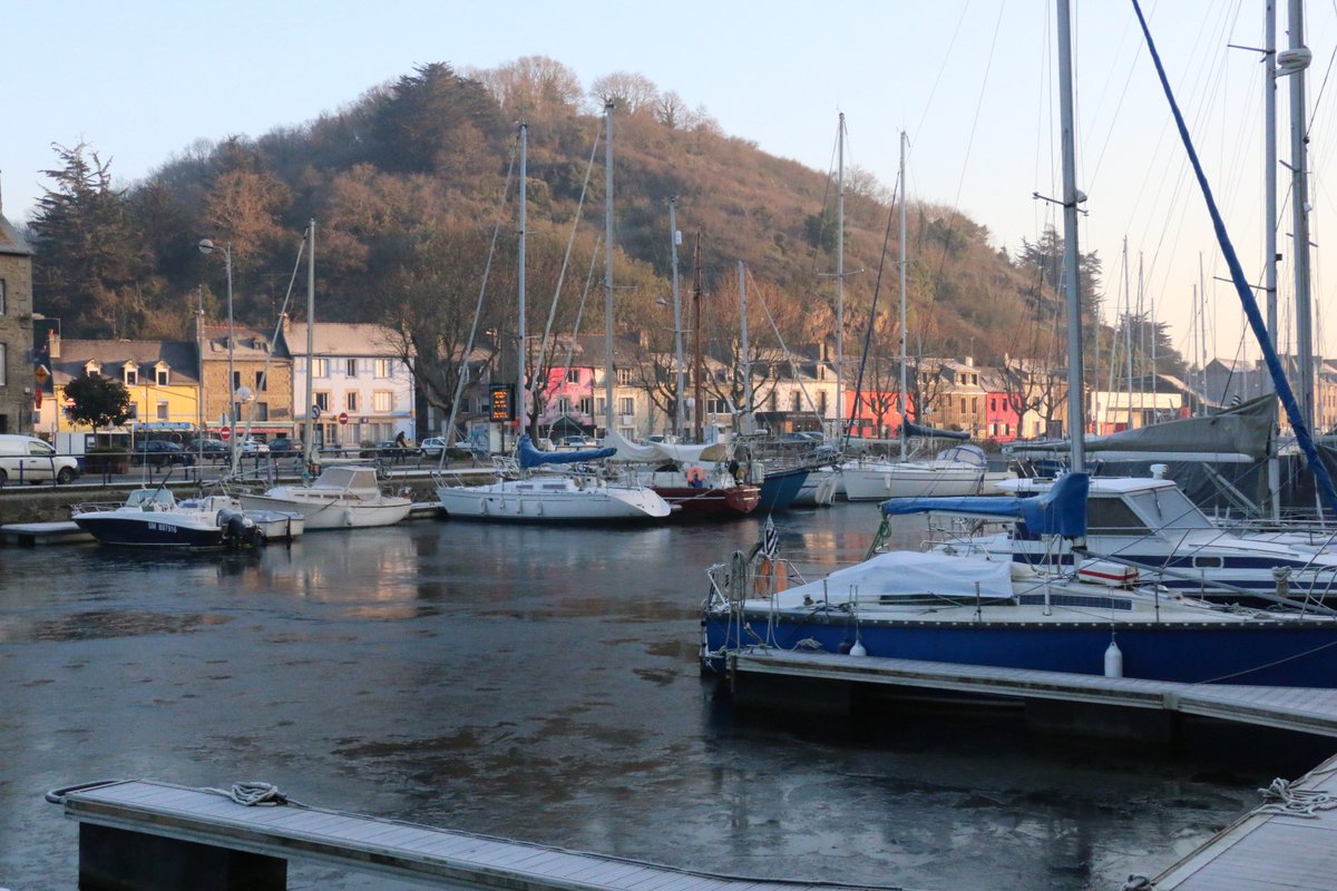 thibaudgrasland's tweet photo. Le port du #Légué tout gelé ce vendredi matin ! #saintbrieuc #glagla ❄️ #froid @VilledeStBrieuc @VilledePlerin @CCI22_Ports https://t.co/fMucDlPS0P