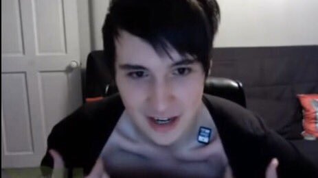 dancries's tweet image. let's just take a moment to appreciate dan howell's collar bones
