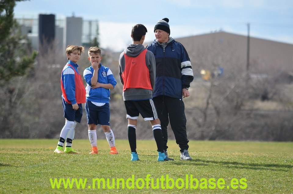 OsirisAzote's tweet photo. ¿REALIDAD?.. 
AÑO 1996. Convocas al juvenil: "¡¡De p*** m***!!" 
AÑO 2016. Convocas al juvenil: "oye mira.. ¿voy a jugar? ¿es para rellenar? https://t.co/vaHb0pl59J