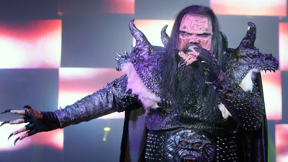 Kun Tomi Putaansuu ei ole hirviöhommissa #Lordi'na, saattaa hän etsiä pöllöjä! #MinnaPyykönMaailma klo 13.30. areena.yle.fi/1-3894047