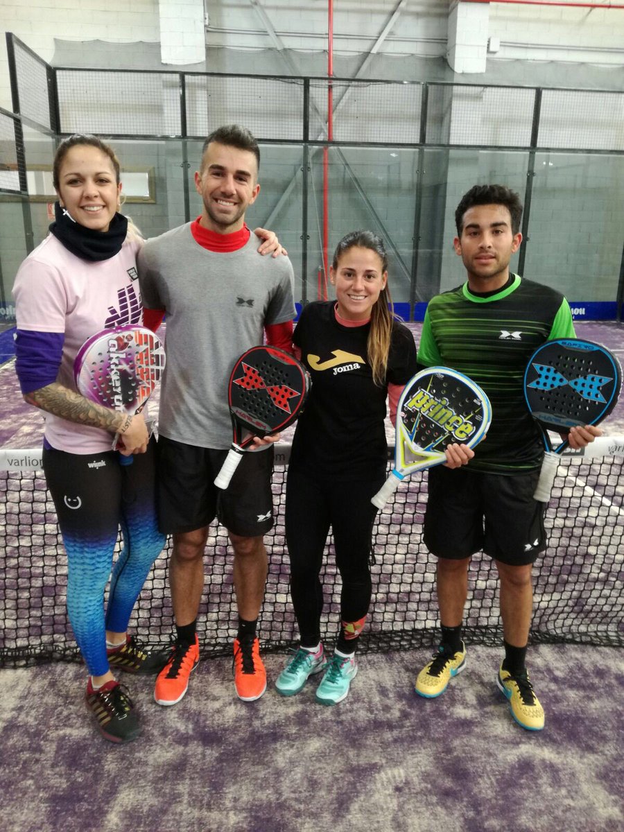 mari_villalba's tweet photo. Partidacooo contra dos cracks @Alvaro3394 @Hacheolmeda. Enanos contra gigantes😂😂🙃🙃. Orgullosa de mi compitrueno, entrenando 5 de 5 dias💪💪💪 https://t.co/XMaEheoN26