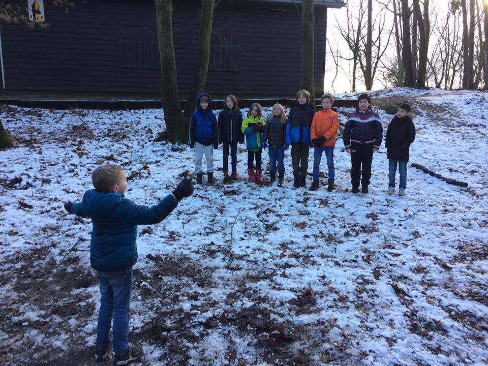 Tijdens de goede voornemens opkomst speelden onze welpen een potje hints!