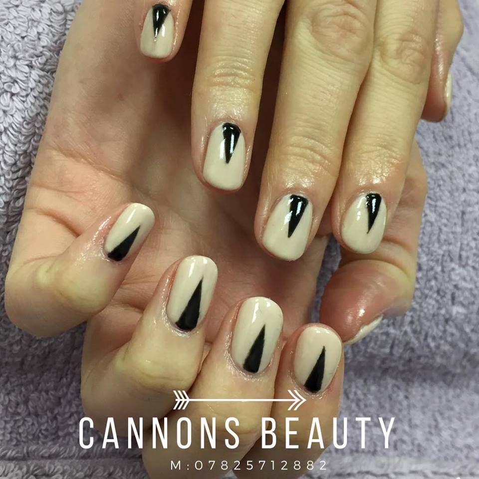 cannonsbeauty1's tweet photo. ๐
#cannonsbeauty #cannonscuts #ampthill #ampthillbeauty #fashion #nails #gelmanicure #gelish #pedicure #manicure #marblenails #trianglenails https://t.co/kza3kLnRAb