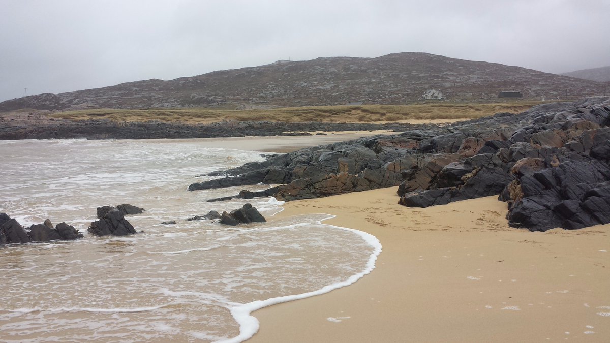 manonabeach's tweet photo. @harris_holiday Link OK at this end. Hope all's well #Ailean #SouthHarris #Scotland - https://t.co/rK3Ka7Lhqn https://t.co/kWenX9KbRL