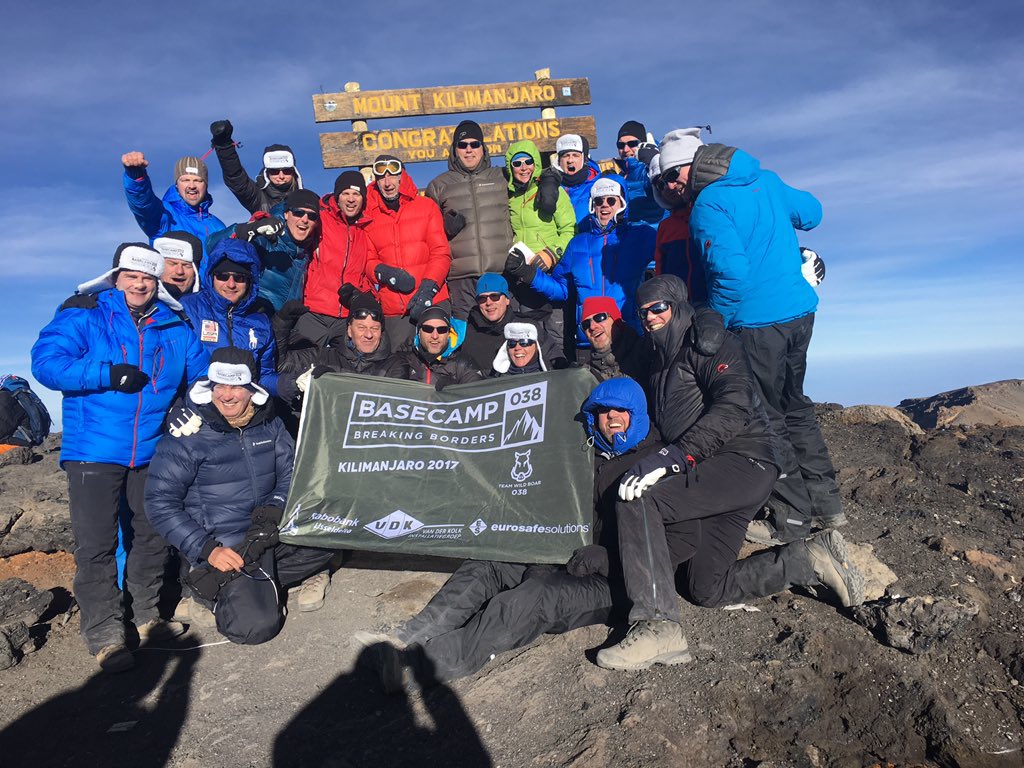We did iT! Team Wild Boars stond compleet, na vele persoonlijke overwinningen, om 7u op de top van Uhuru Peak. Team Kili Killers succes!!