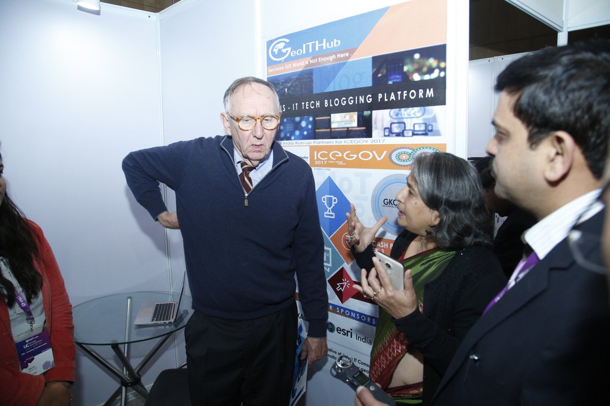 EsriIndia's tweet photo. #JackDangermond interacting with attendees and Esri #technology #Exposition presenters at Esri India #UserConference #esriindiauc https://t.co/WXGyNY7MRI