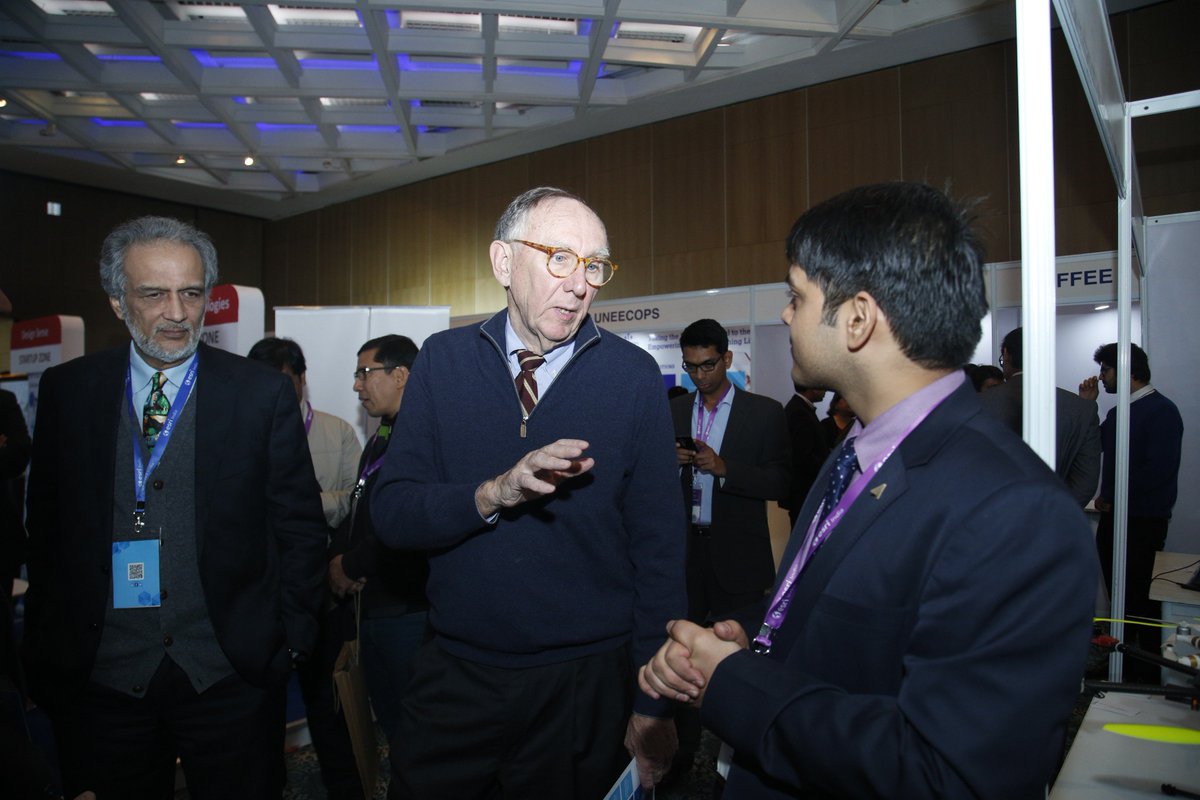 EsriIndia's tweet photo. #JackDangermond interacting with attendees and Esri #technology #Exposition presenters at Esri India #UserConference #esriindiauc https://t.co/WXGyNY7MRI