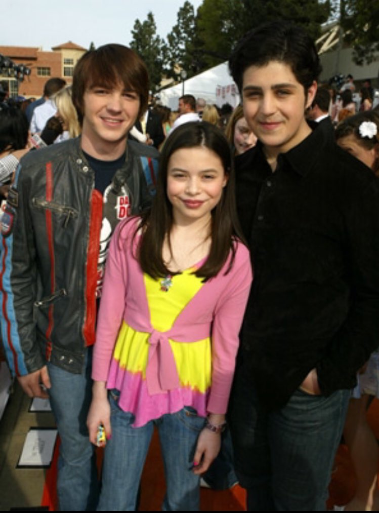 the_mollyllama's tweet photo. Me n rob n Ben https://t.co/ms9jC6LTKz