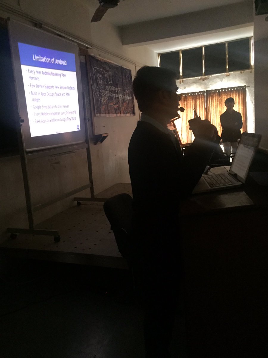 shahdhara24's tweet photo. #akashinfotech #iosworkshop #iosworkshop2k17 #speaker @akash_padhiyar talking about limitations of android 😜 https://t.co/51GJuPP3iv
