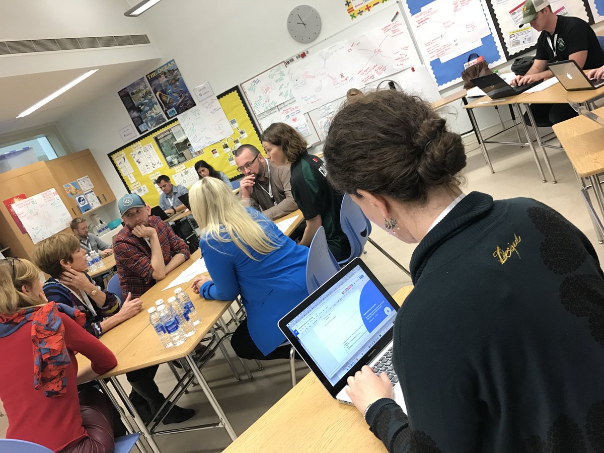 j0hnburns's tweet image. #nesachat Using #Gdocs and a fishbowl discussion to deconstruct @willrich45′s ‘elephants in the classroom’