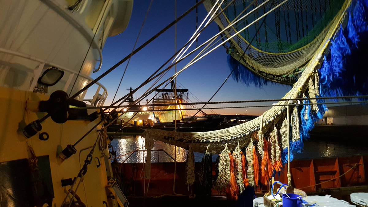 Mooie plaatje, de visserman maakt alles weer klaar voor de volgende reis