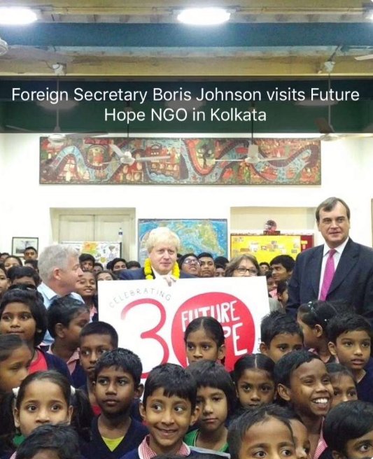 FCDOGovUK's tweet photo. Travel through India with Foreign Secretary @BorisJohnson via 'ukforeignoffice' Snapchat. Day 2 Kolkata

▶️ https://t.co/yVU9DTugrU https://t.co/9H0B10wUYp
