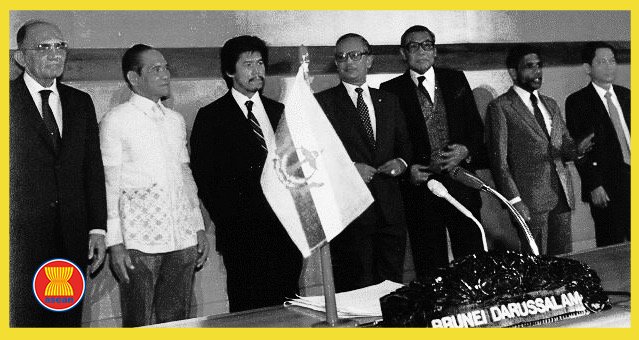 ASEAN's tweet photo. On Jan 7, 1984, Brunei Darussalam became the first member state to officially join #ASEAN after the five founding members. 
#ASEANHistory https://t.co/jxjth7gztj