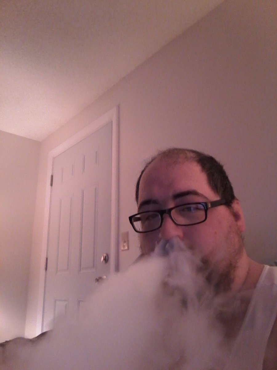 vaping_brizzle's tweet photo. vaping sesh before bed. #vaping #gotcookies #fatkidejuice #blowing clouds #vapeon #vapesession #vapingsaveslives #KCVO https://t.co/nHVqUbCkCu
